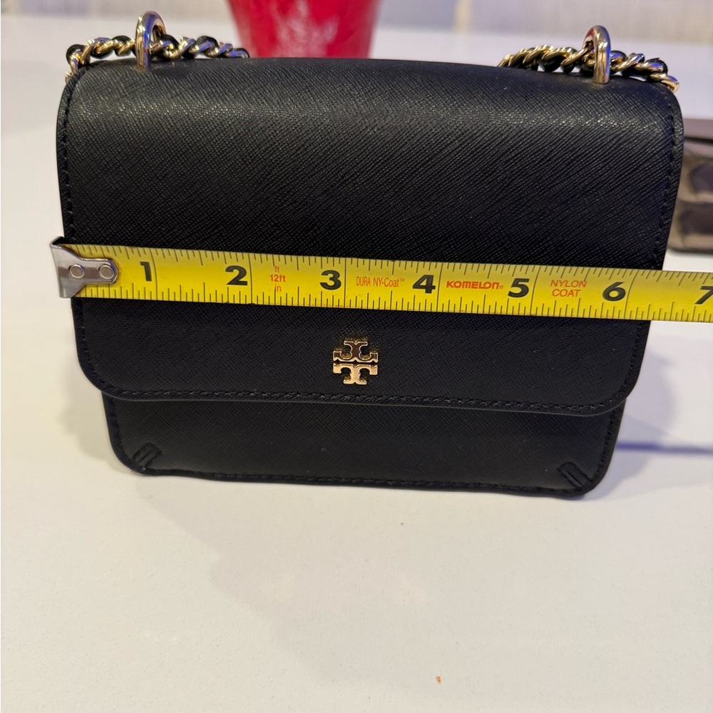 Tory Burch Black Saffiano Leather Shoulder or crossbody bag in black w/Gold Logo - Picture 3 of 16